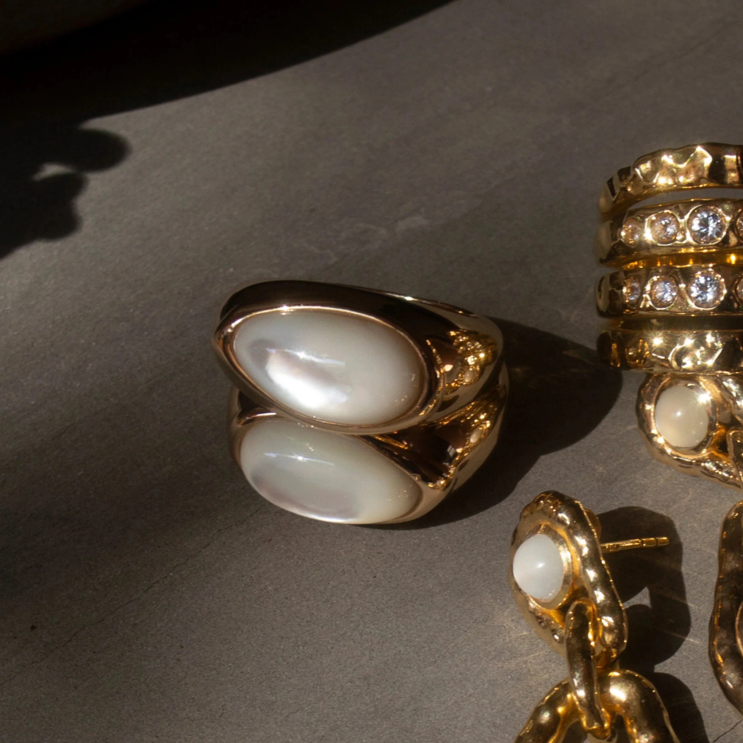 Men's Mother of Pearl Signet Ring - Image 3